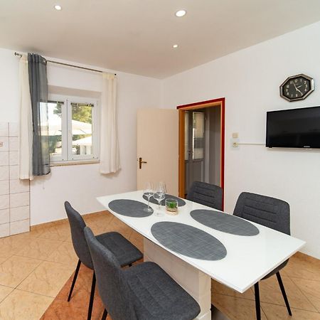 Apartments Lores Rab Town Exterior foto