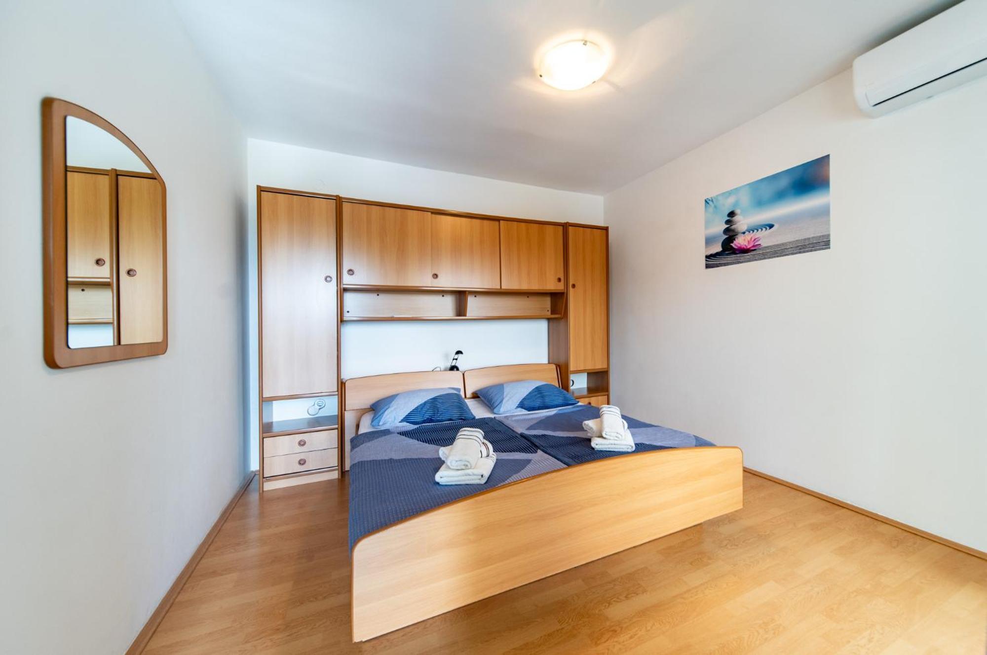 Apartments Lores Rab Town Exterior foto