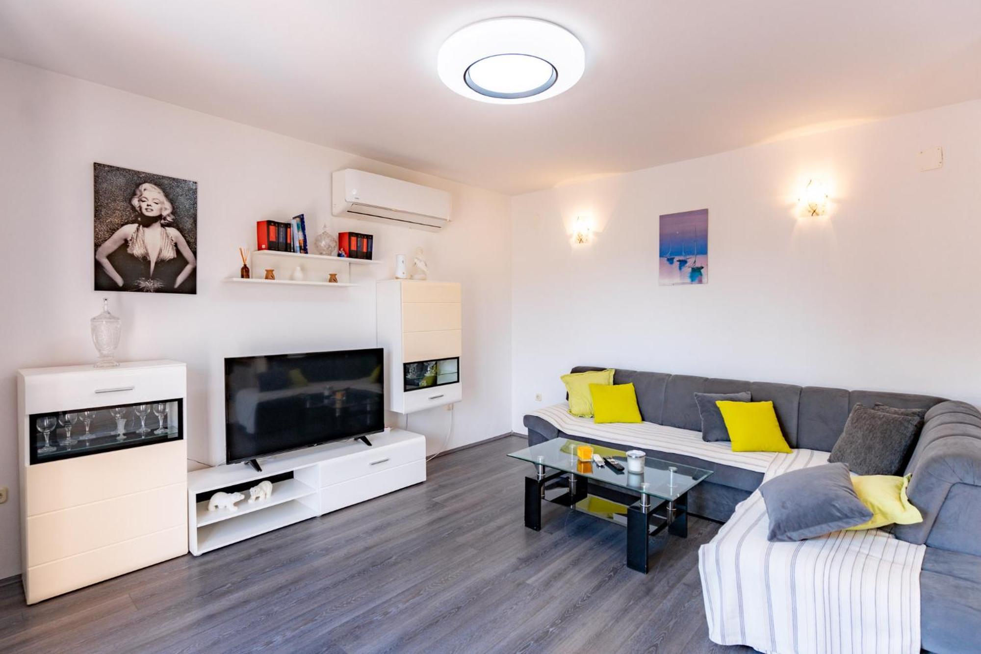 Apartments Lores Rab Town Exterior foto