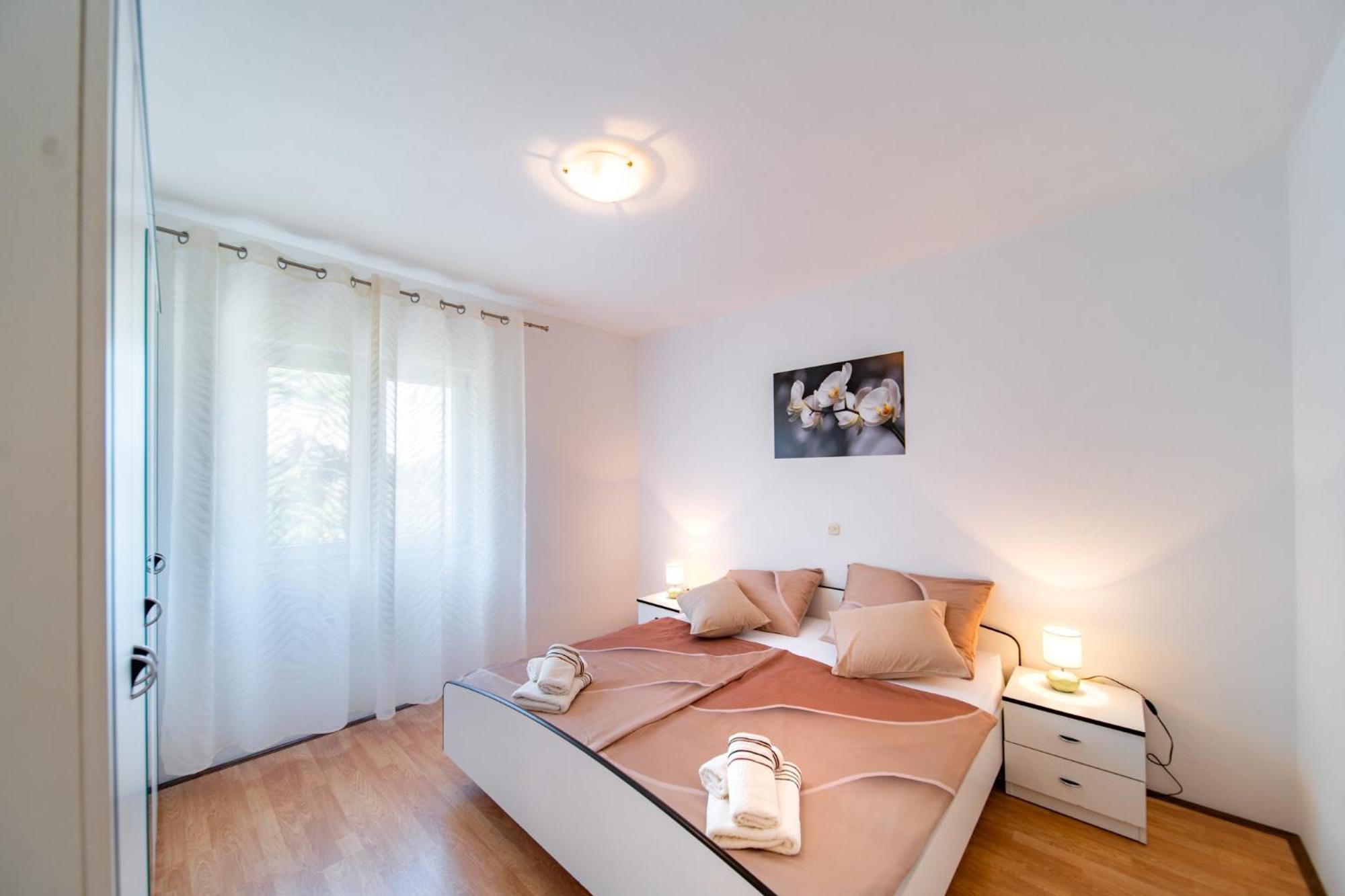 Apartments Lores Rab Town Exterior foto