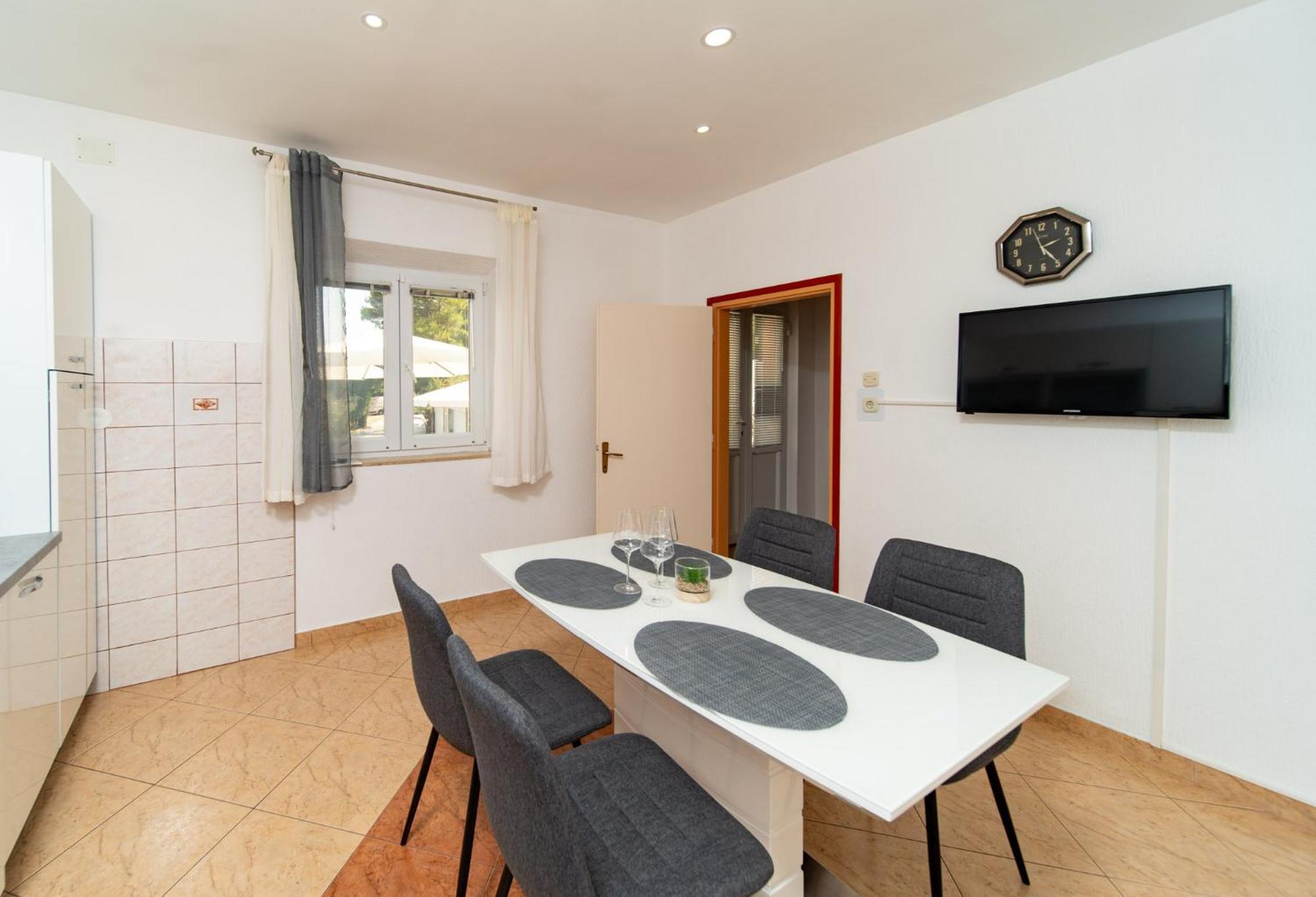Apartments Lores Rab Town Exterior foto